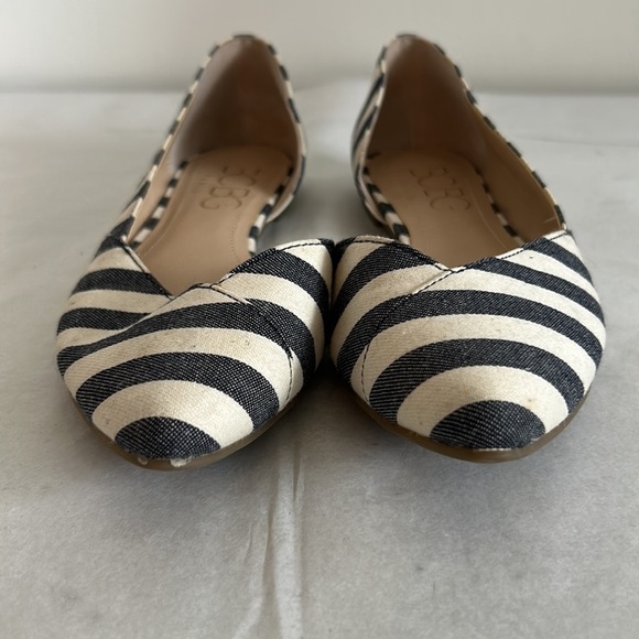 BCBG Paris Annya Flat Navy and White Nautical Stripe Size: 6.5M (36.5) - Picture 3 of 11